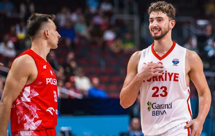 战胜波兰队, 波兰队三分, 史上最年轻