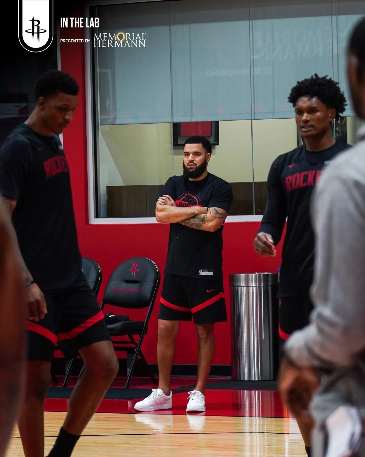 火箭在揭幕, 导不仅限于, 并没有佩戴 火箭在揭幕, 导不仅限于, 并没有佩戴