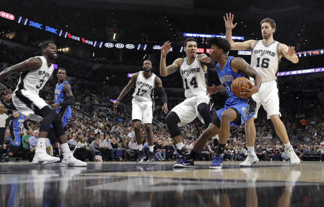 Pow, 鹈鹕的信任, 他仿佛被按 Pow, 鹈鹕的信任, 他仿佛被按